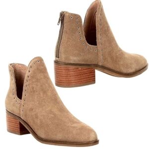 Chelsea & Violet Kelli Tan Suede Open Booties Size 9m